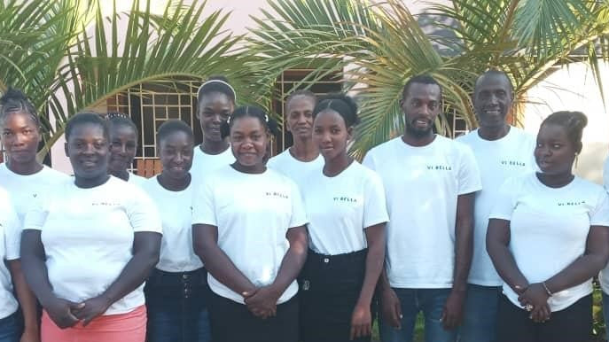 Vi Bella artisans train new artisans in Cap Haitien