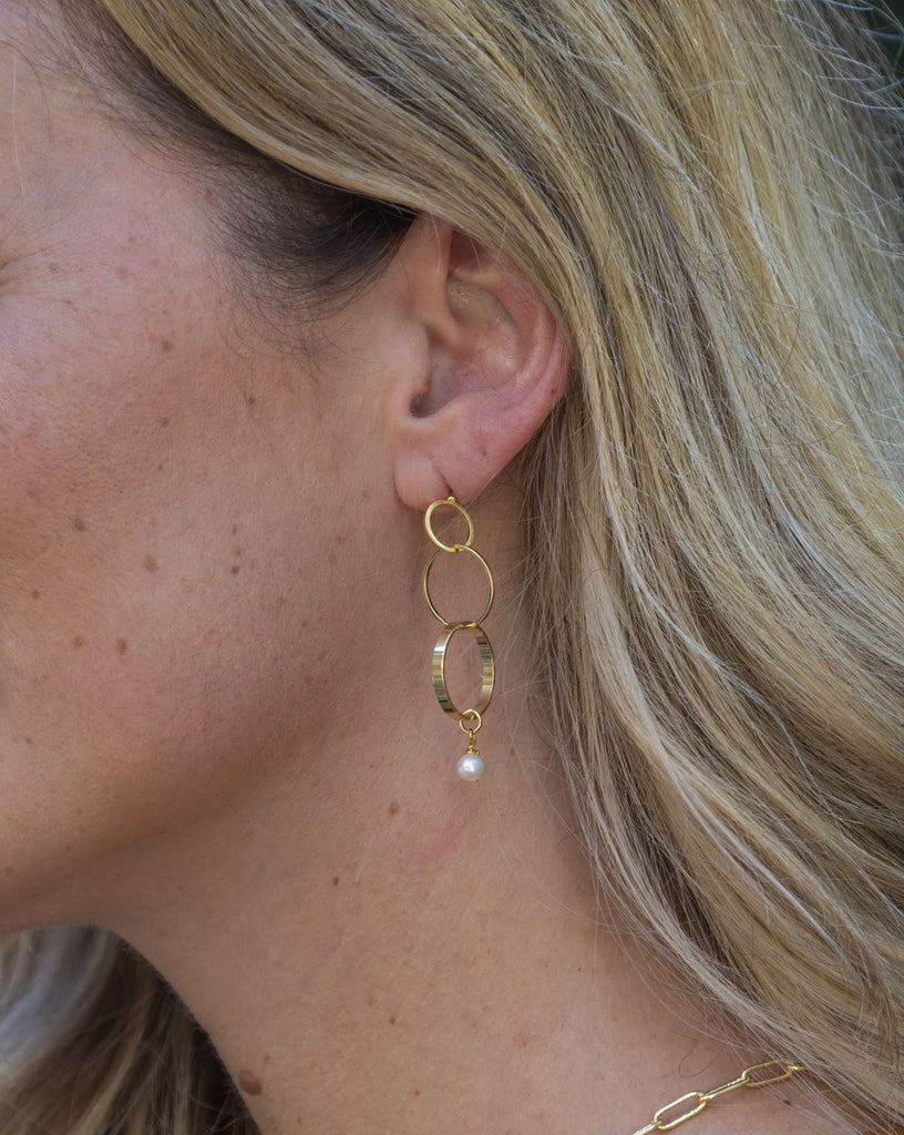 gold plated triple hoop earring on stud with pearl drop